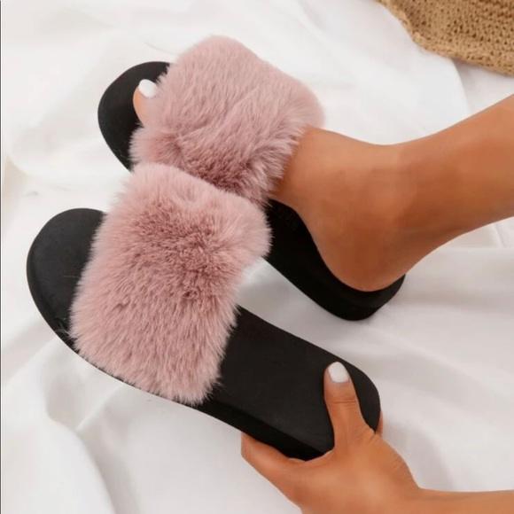 SALE! DUSTY PINK FLUFFY SLIDE SLIPPERS - Picture 5 of 5